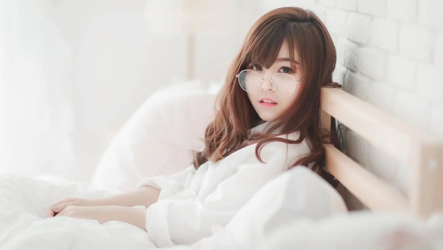 星空体育:室内中老年人收腹健身操